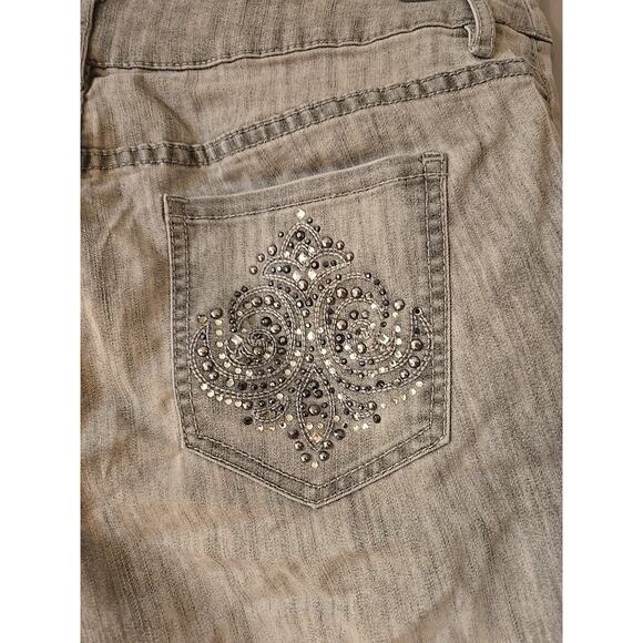 Chico's Gray Denim Platinum Straight Rhinestone Cropped Jeans Womans Size 1.5 - Picture 5 of 7